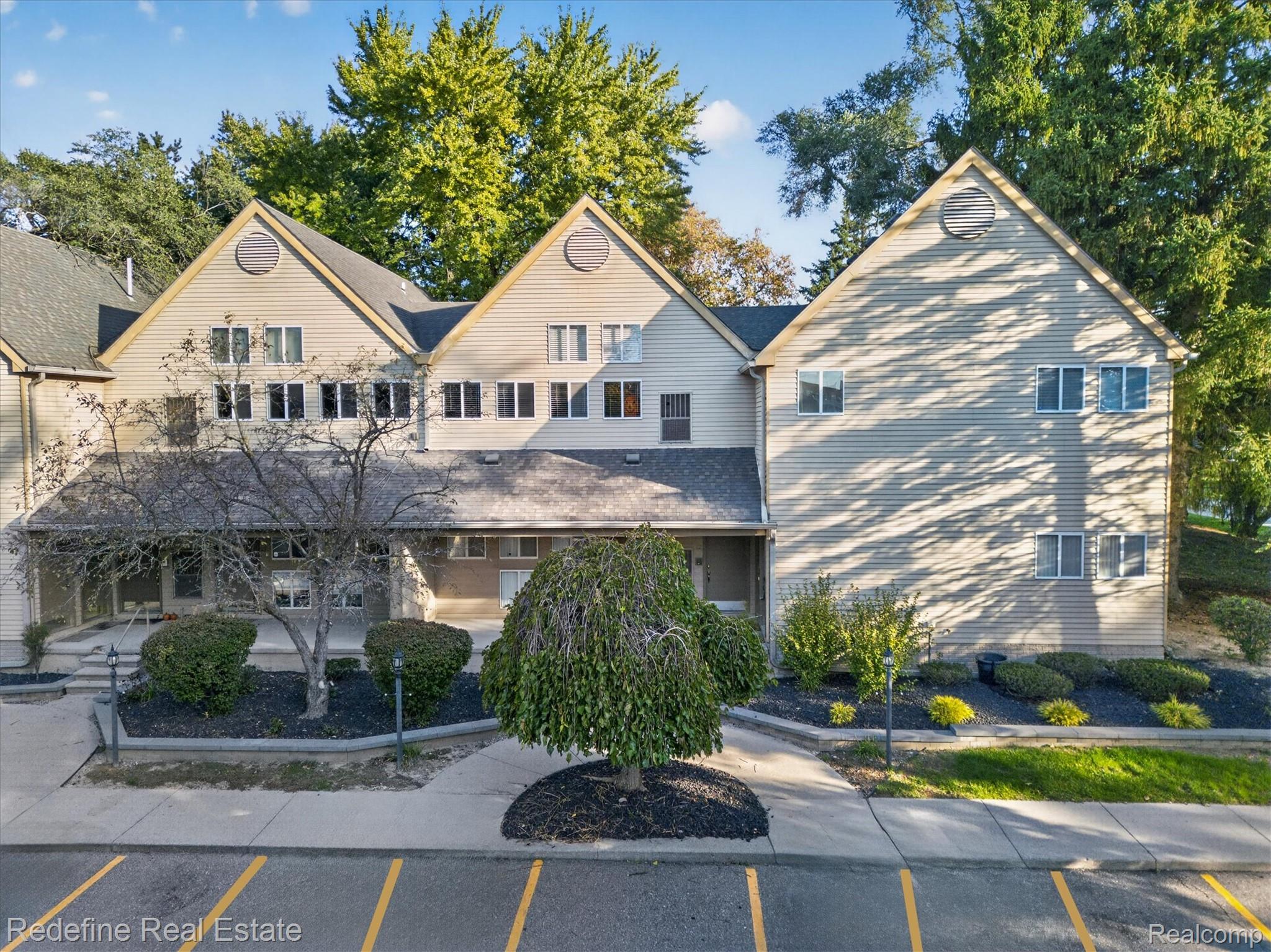 27971 Rollcrest Road, Unit 9 Farmington, MI 48334 - Photo 2 of 25 29-27971-Rollcrest-Rd-Unit-#9-Farmington-Hills-MI-48334-WindowStill.jpg