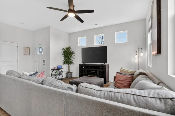 $289,900 | 6403 Maple Glen Drive, Wonder Lake, IL 60097