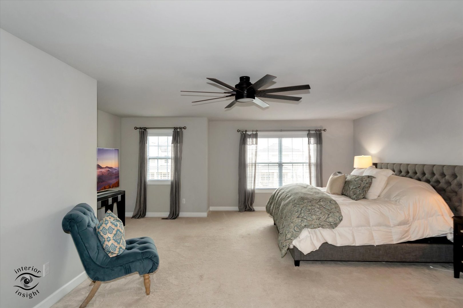 40-w140 Palmer Road Geneva, IL 60134 - Photo 19 of 38 a bedroom with a bed and a couch