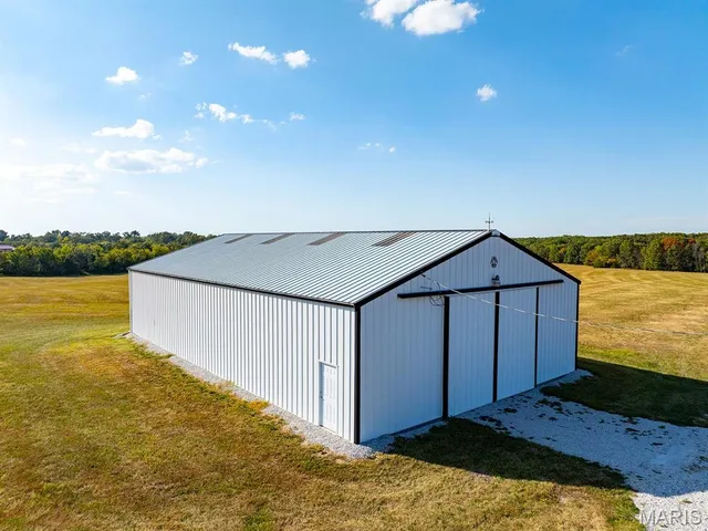 $569,000 | 22587 Hwy J, Perry, MO 63462