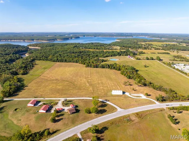 $569,000 | 22587 Hwy J, Perry, MO 63462