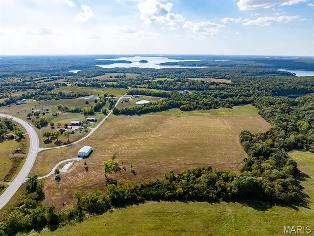 $569,000 | 22587 Hwy J, Perry, MO 63462