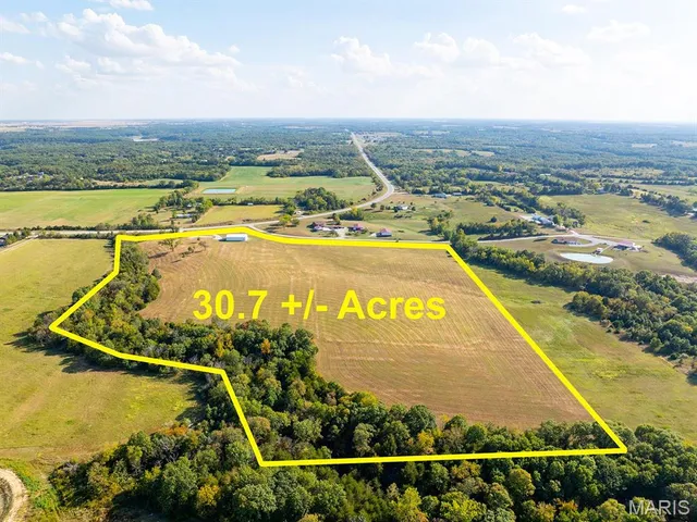 $569,000 | 22587 Hwy J, Perry, MO 63462