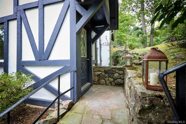 $1,225,000 | 93 Circuit Road, Tuxedo Park, NY 10987