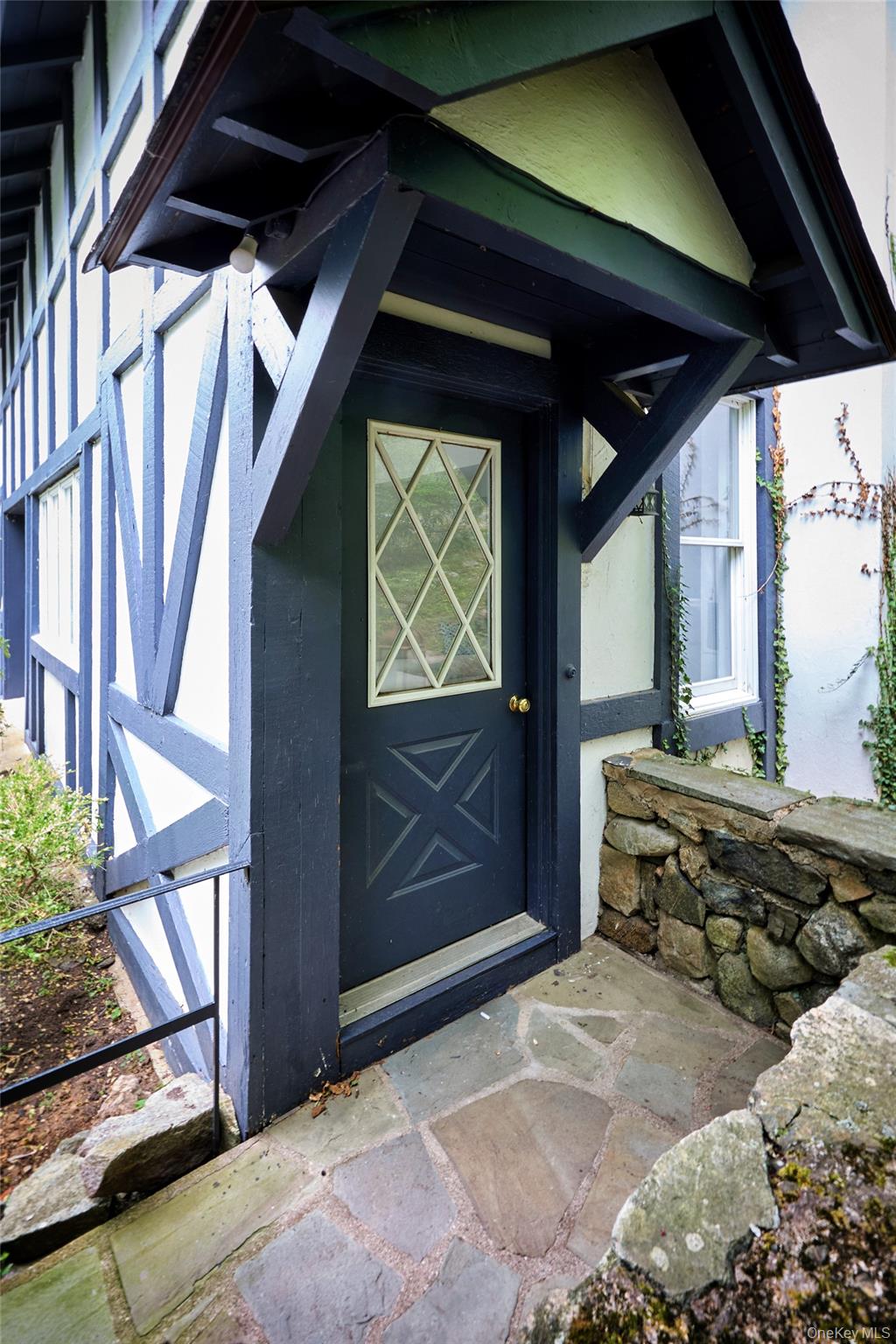 93 Circuit Road Tuxedo Park, NY 10987 - Photo 29 of 34 Property entrance
