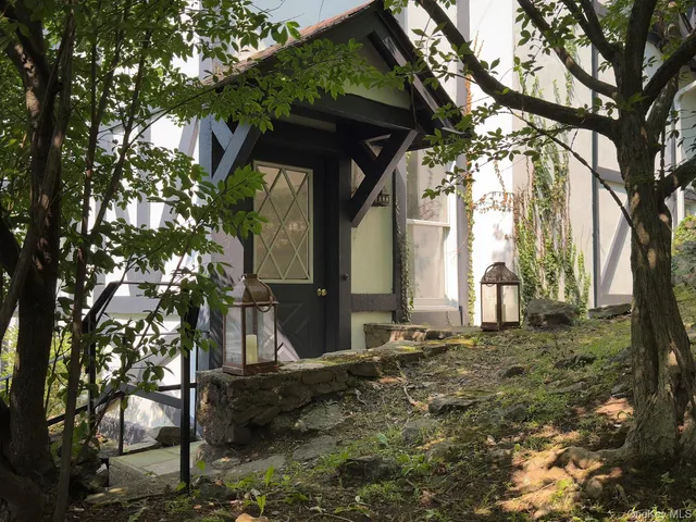 $1,225,000 | 93 Circuit Road, Tuxedo Park, NY 10987