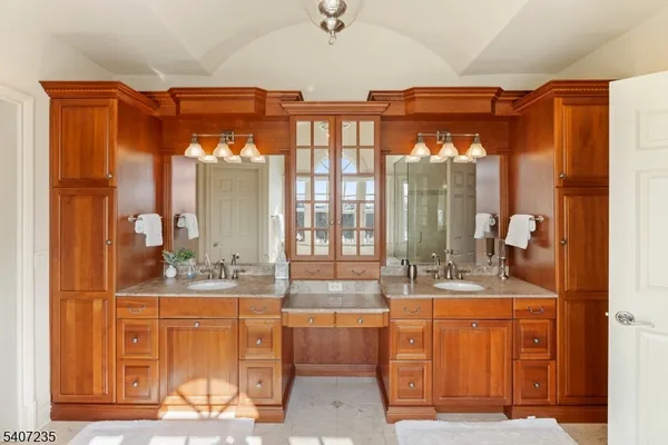 $3,200,000 | 48 Wisteria Way, Bernards, NJ 07920