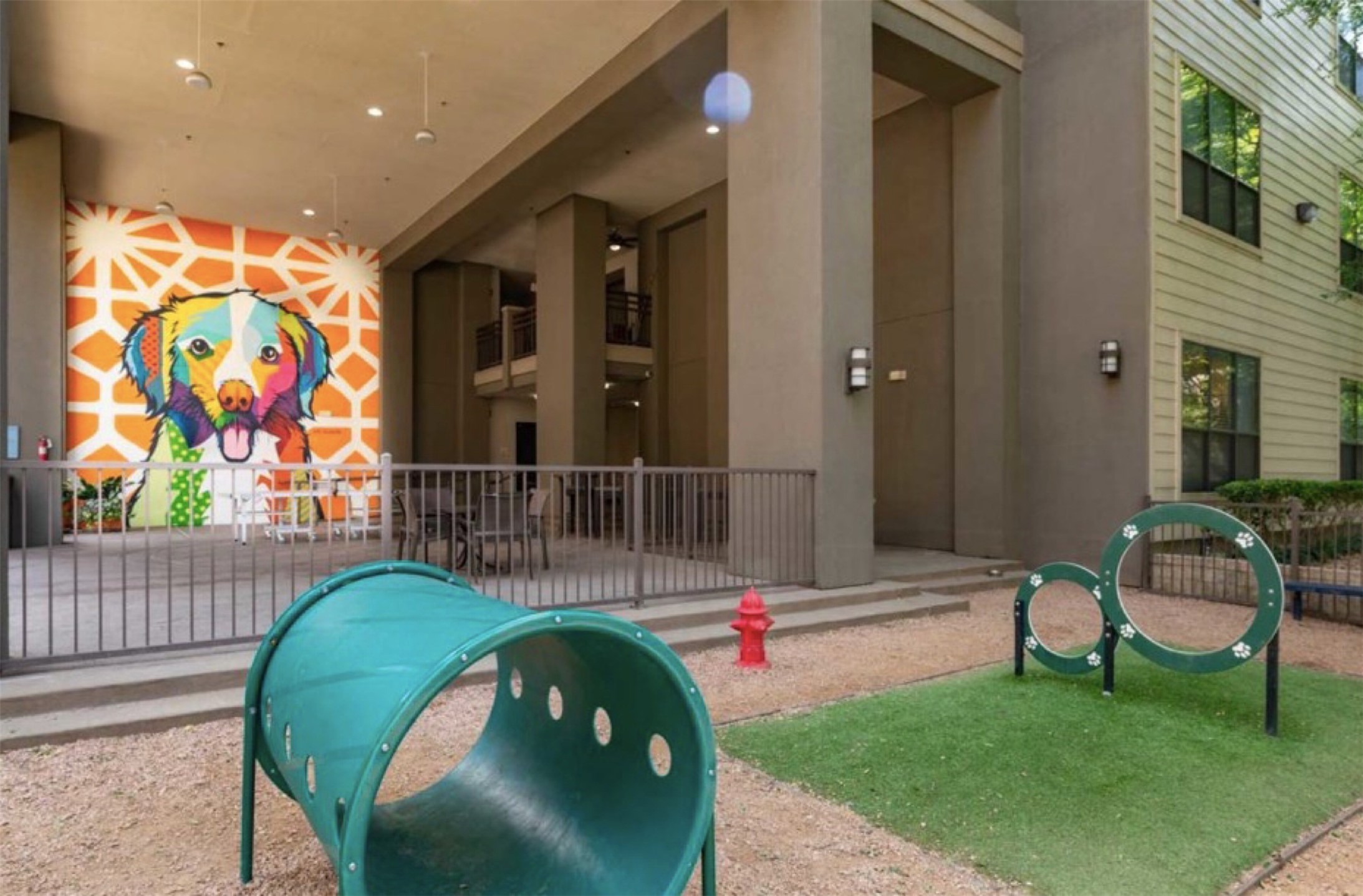 3333 Weslayan Street, Unit 1412 Houston, TX 77027 - Photo 15 of 20 a garden view with a seating space