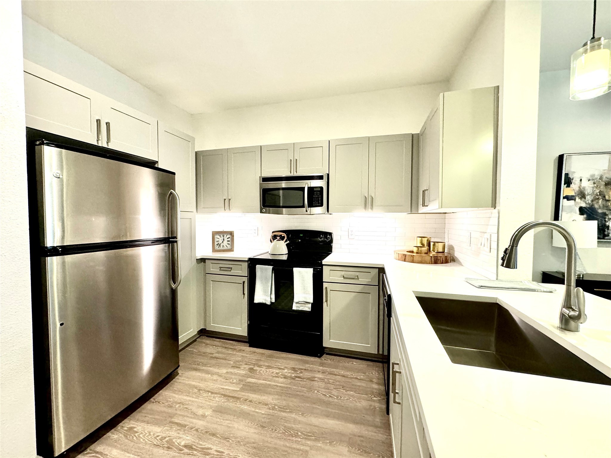 3333 Weslayan Street, Unit 1412 Houston, TX 77027 - Photo 6 of 20 a kitchen with stainless steel appliances a refrigerator sink and cabinets