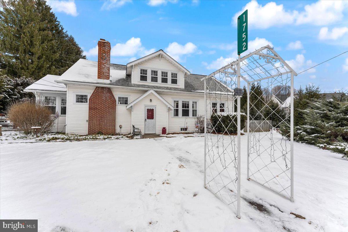 Front Exterior & Front Yard