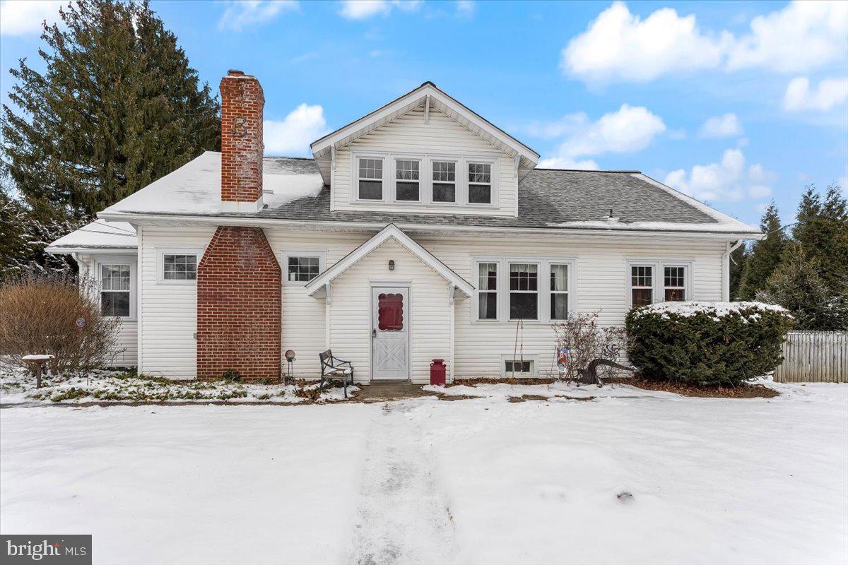 Front Exterior & Front Yard