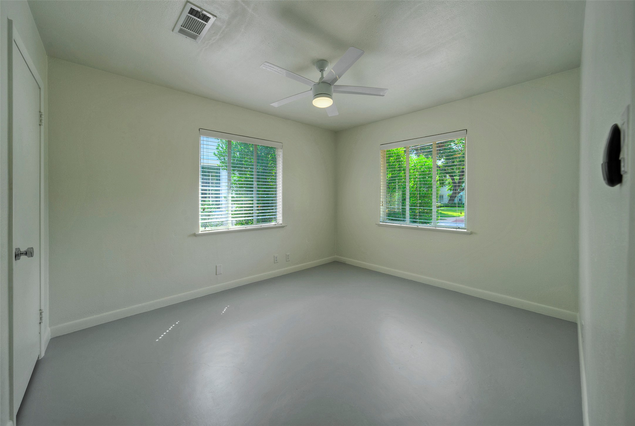 1803 Pearl Street Austin, TX 78701 - Photo 21 of 33 an empty room with windows