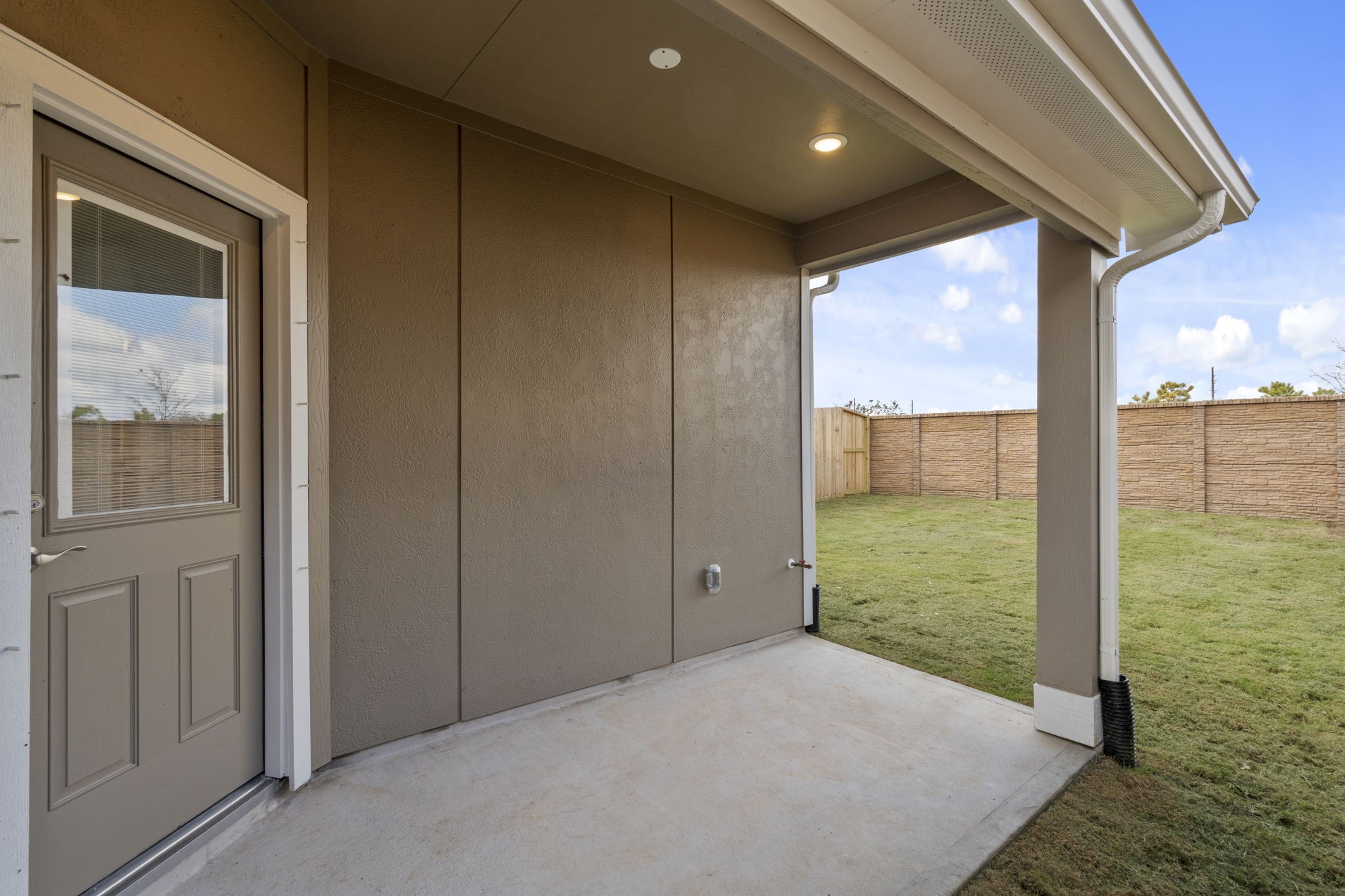5263 Celestial Court Iowa Colony, TX 77583 - Photo 29 of 31 a view of a hallway with a big yard