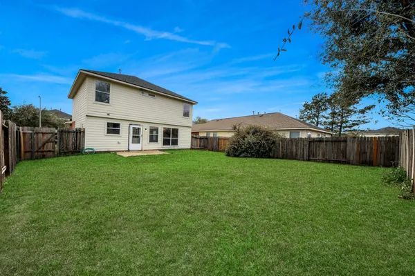 a view of a house with backyard and garden