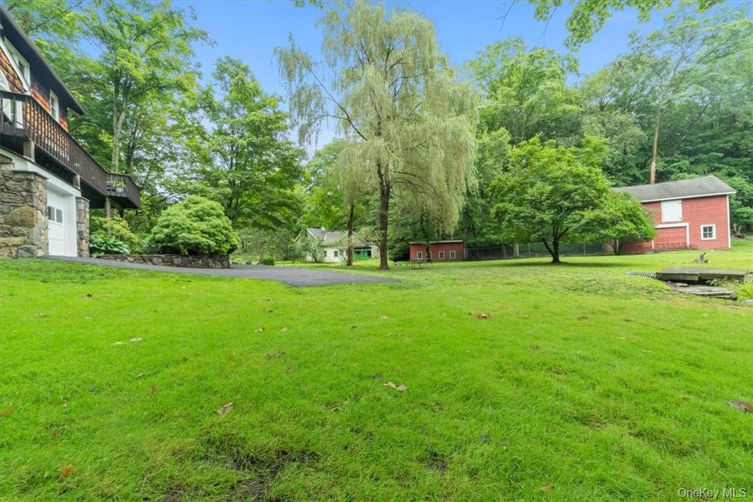 28 Inningwood Road Ossining, NY 10562 - Photo 33 of 37 View of yard featuring a garage
