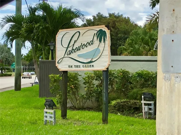 $1,600 | 5530 North Lakewood Circle, Unit 722, Margate, FL 33063