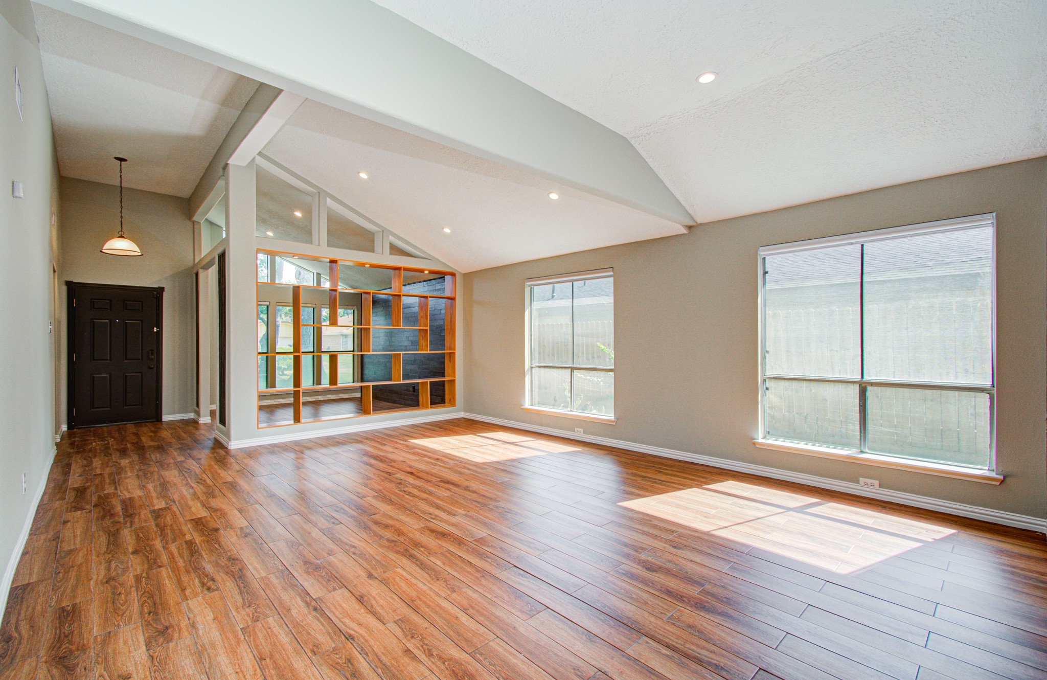 10546 Rippling Fields Drive Houston, TX 77064 - Photo 16 of 31 Dining area looking into the office area.