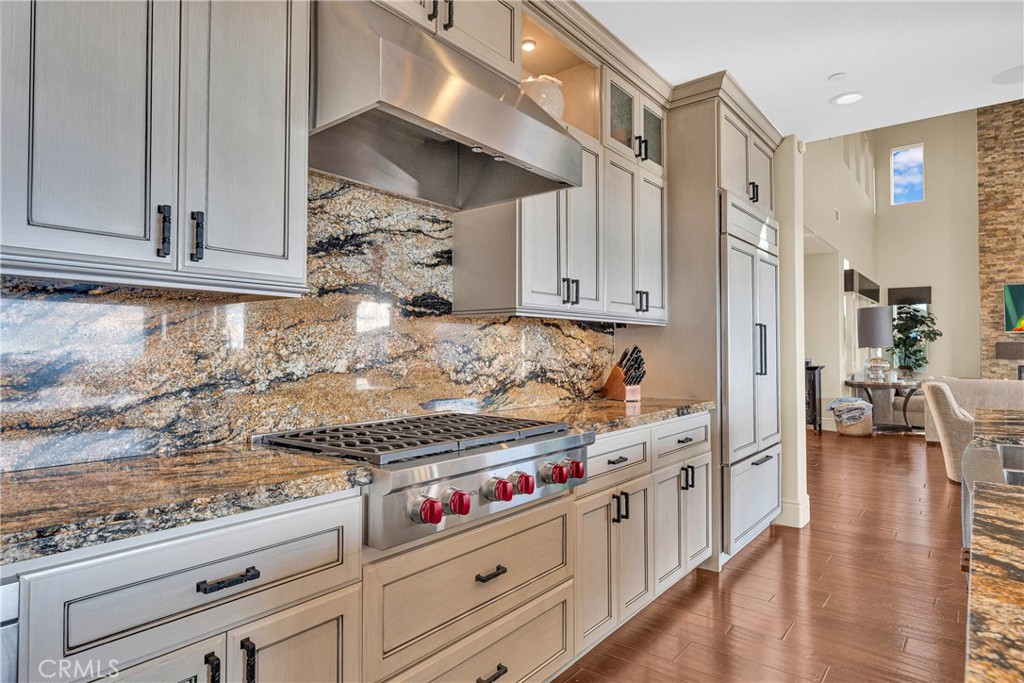 16727 Pienza Court Riverside, CA 92503 - Photo 17 of 41 Bookmatched granite runs the counters and the backsplash