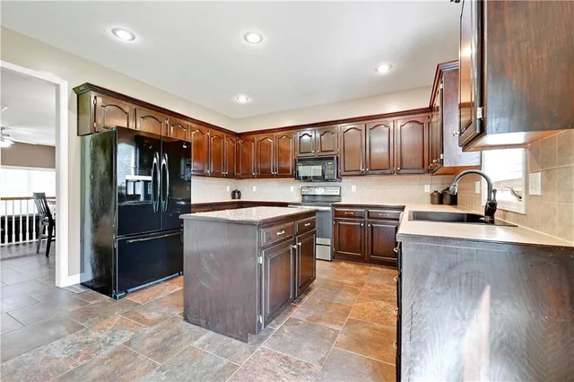 $485,000 | 8477 Timber Trails Drive, De Soto, KS 66018