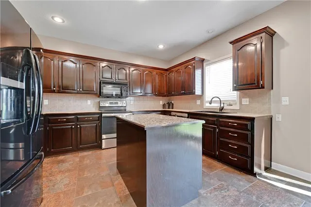 $485,000 | 8477 Timber Trails Drive, De Soto, KS 66018