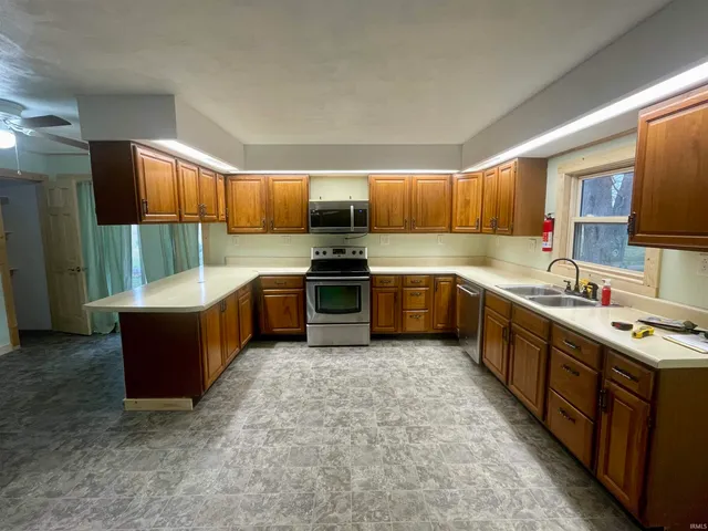 $154,900 | 8937 South 900th Road West, La Fontaine, IN 46940