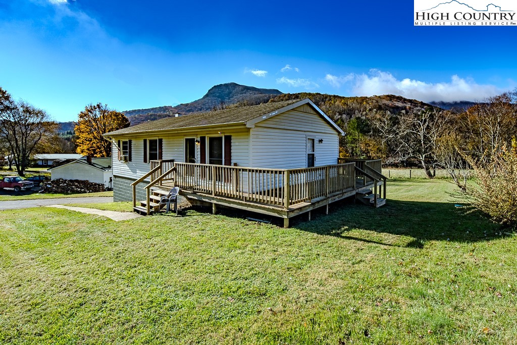 309 Buffalo Meadows Road West Jefferson, NC 28694 - Photo 3 of 49