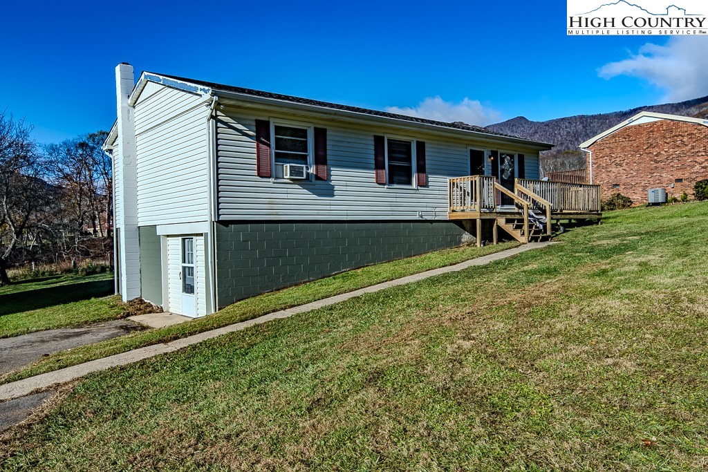 309 Buffalo Meadows Road West Jefferson, NC 28694 - Photo 7 of 49