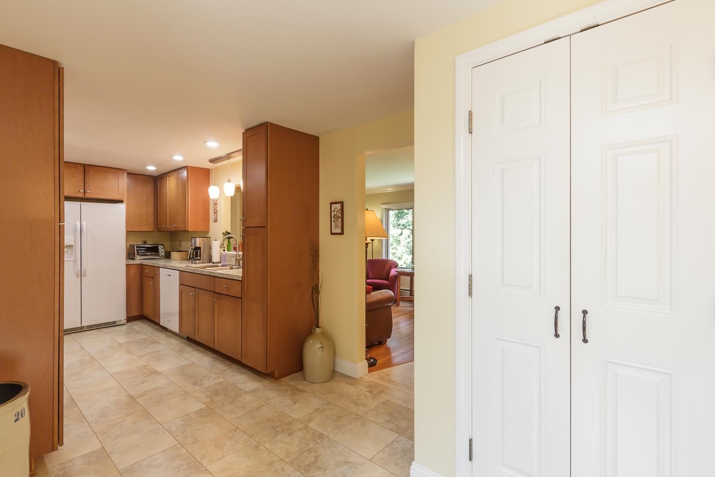 196 B Norfolk Street, Unit B (RIGHTSIDE) Manchester, NH 03103 - Photo 11 of 35 Gallery Image 11