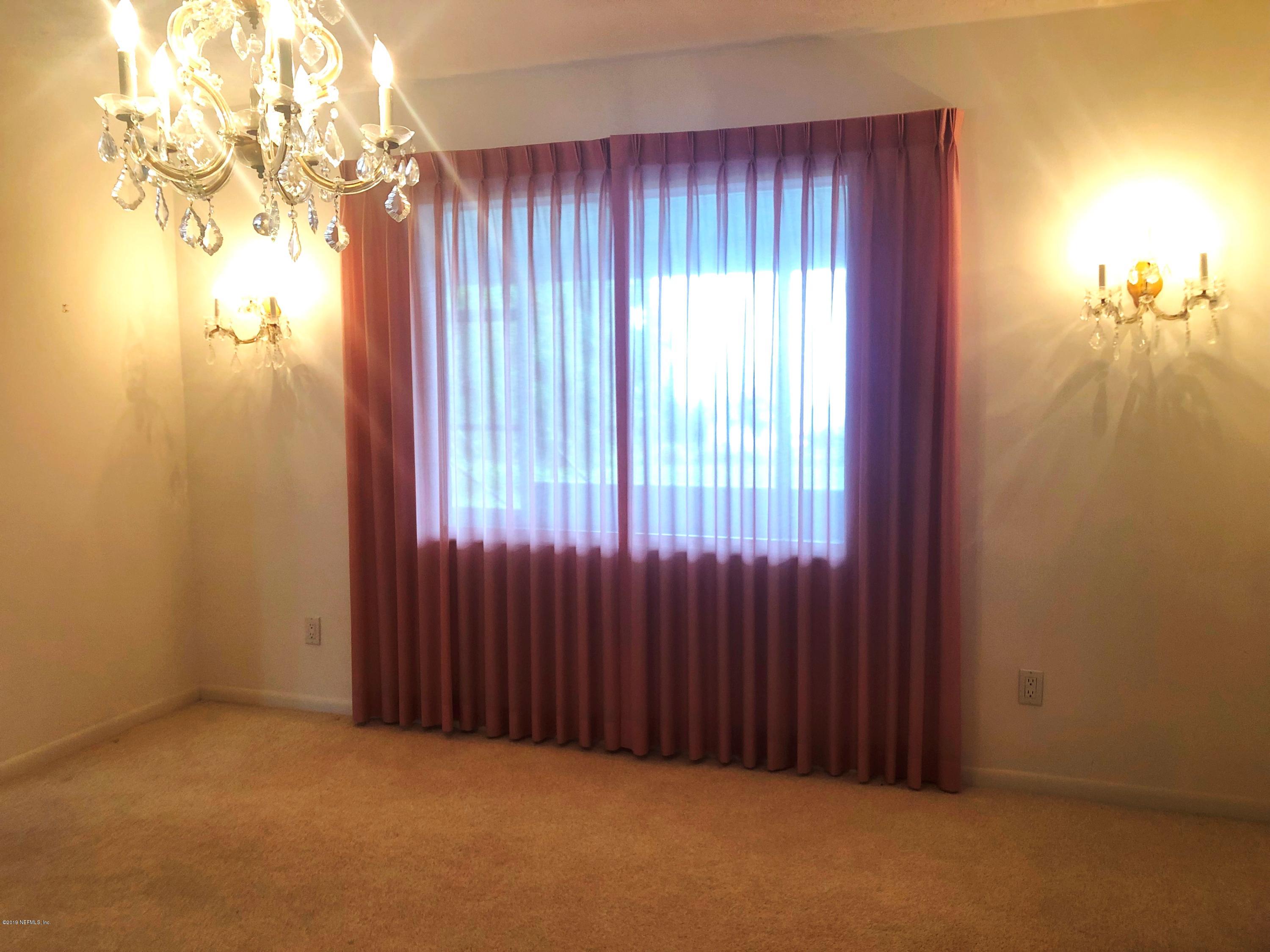 730 North Park Street Crescent City, FL 32112 - Photo 12 of 31 an empty room with windows