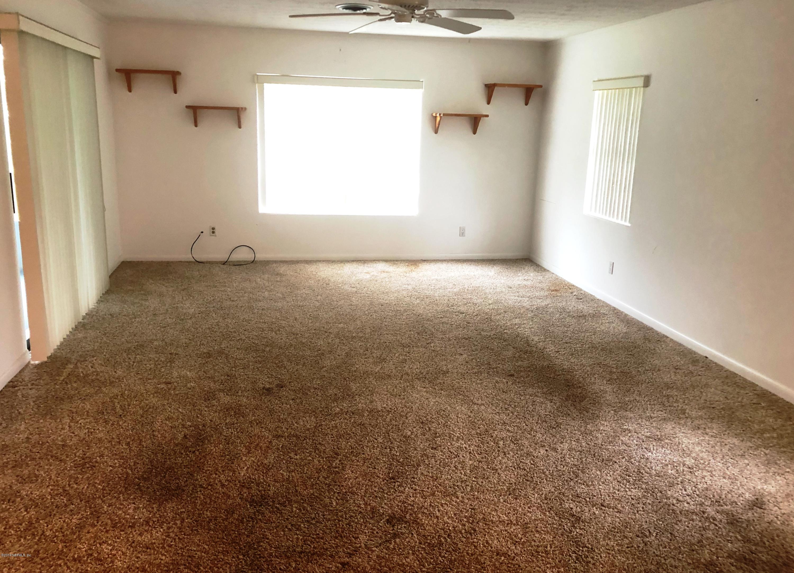 730 North Park Street Crescent City, FL 32112 - Photo 17 of 31 an empty room with a windows and mirror
