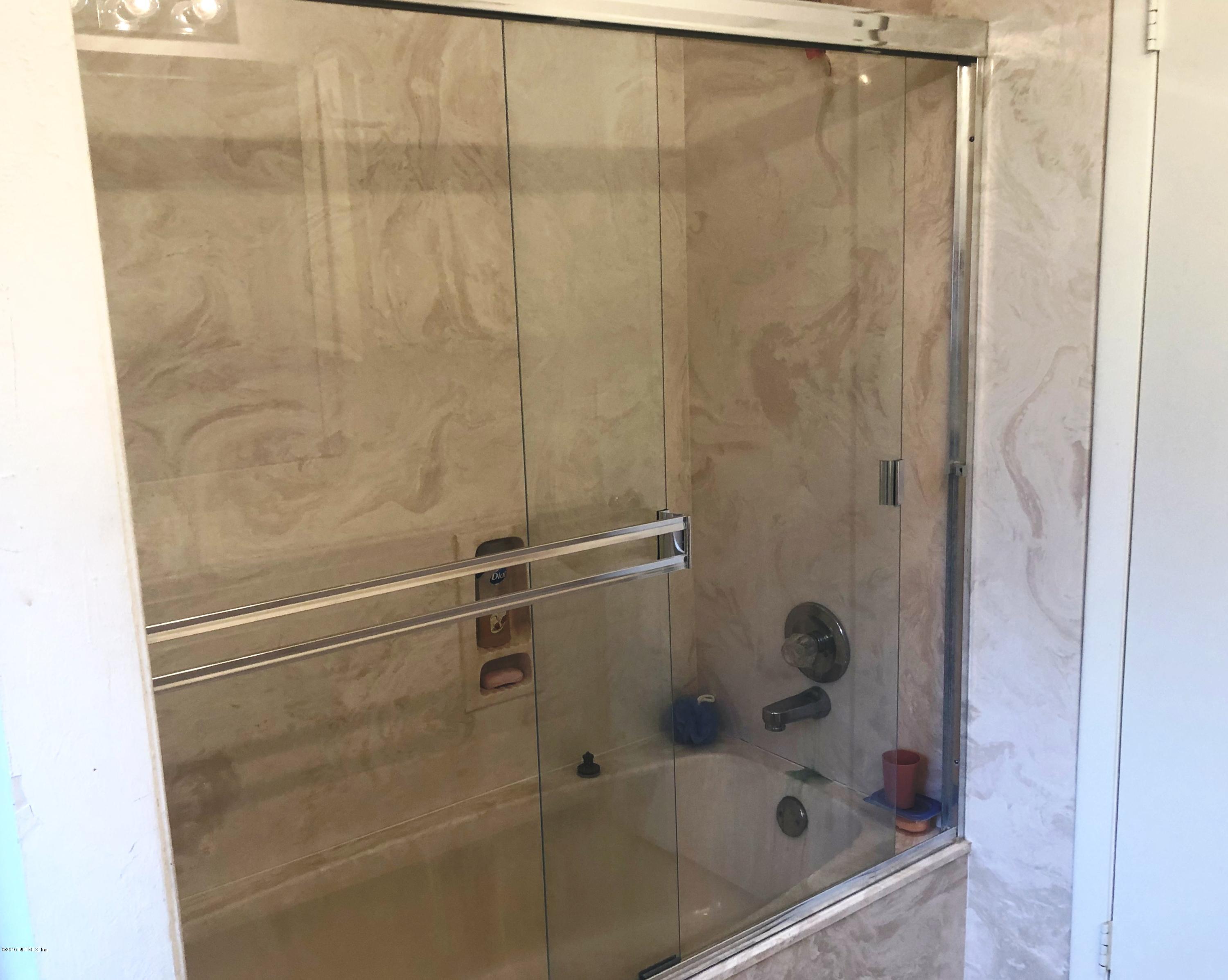 730 North Park Street Crescent City, FL 32112 - Photo 24 of 31 a bathroom with a shower