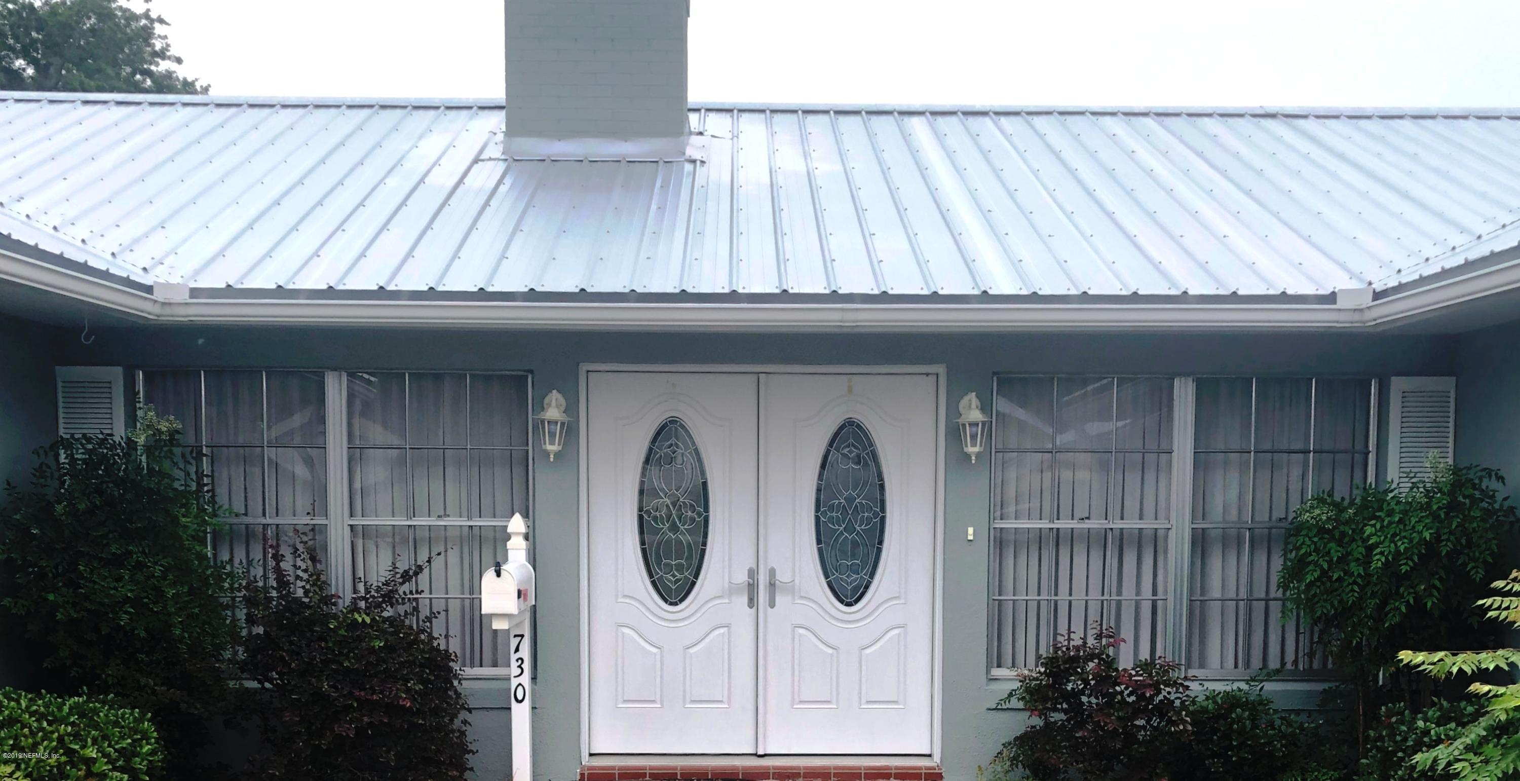 730 North Park Street Crescent City, FL 32112 - Photo 6 of 31 a front view of a house with entryway