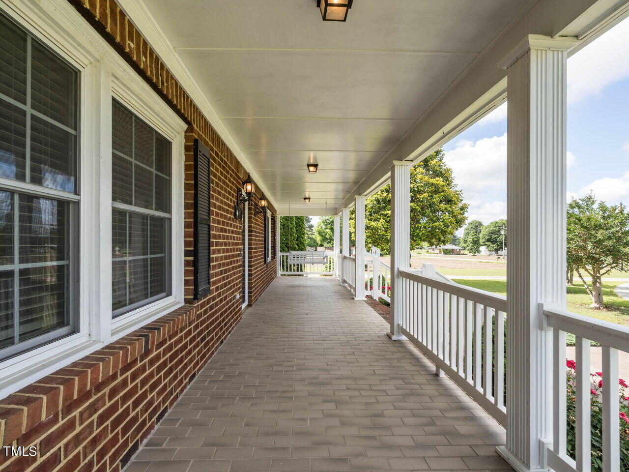 004-1280x960-covered-front-porch