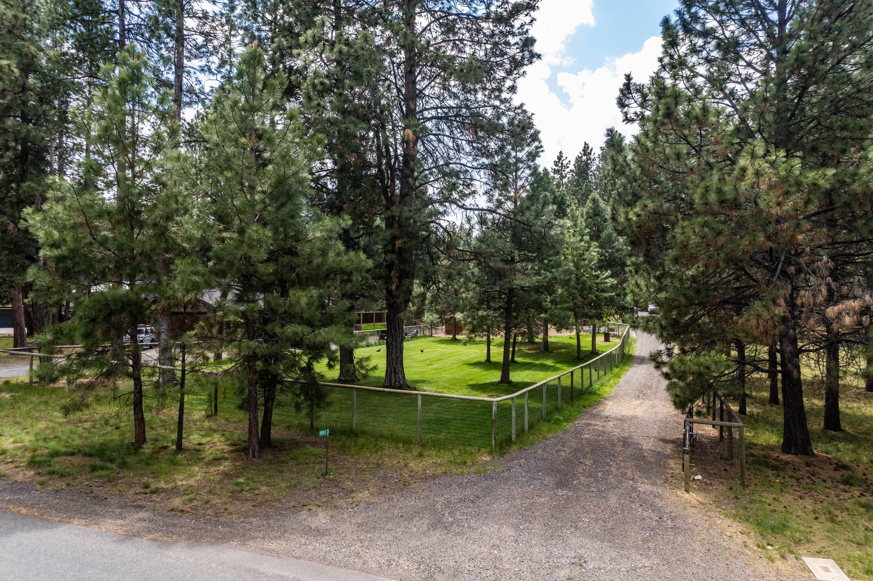19193 Choctaw Road Bend, OR 97702 - Photo 5 of 51 19193 Choctaw Rd, Bend-11