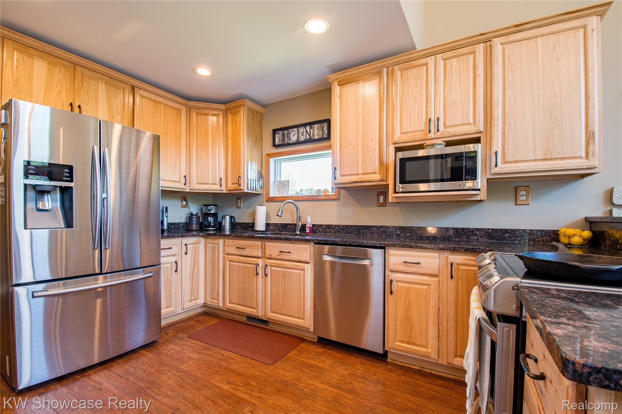 8109 Hogan Road Fenton, MI 48430 - Photo 8 of 23 8109 Hogan HDR13.jpg