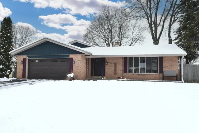 $369,900 | 631 Hialeah Drive, Caledonia, WI 53402