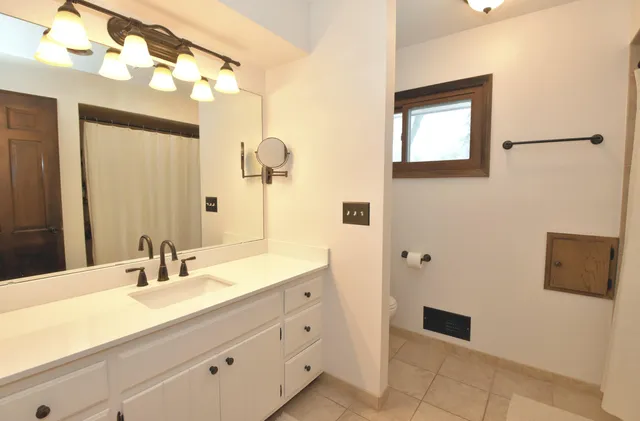 $369,900 | 631 Hialeah Drive, Caledonia, WI 53402