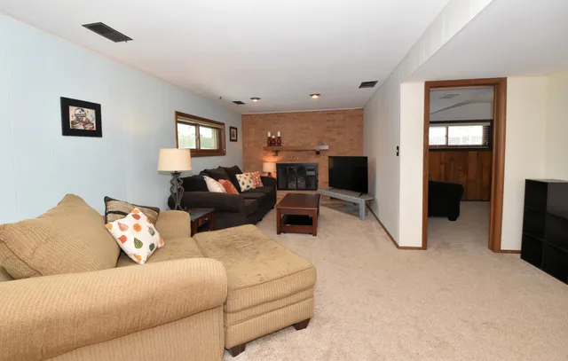 $369,900 | 631 Hialeah Drive, Caledonia, WI 53402