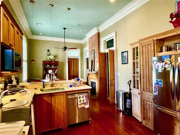 $2,900 | 915 Arabella Street, New Orleans, LA 70115