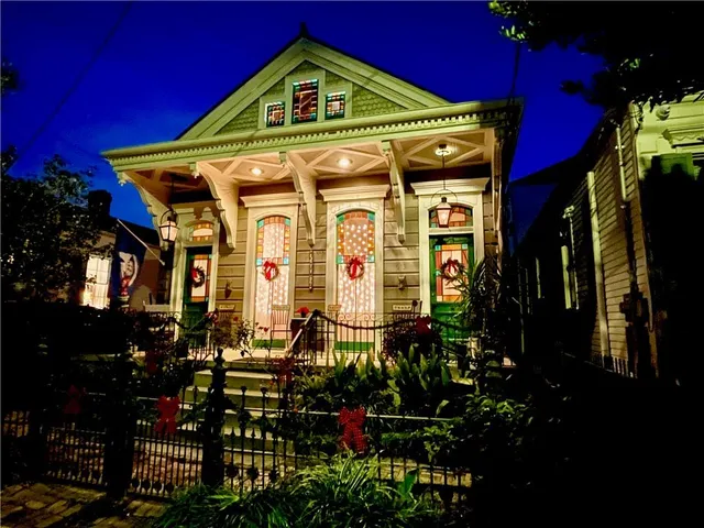 $2,900 | 915 Arabella Street, New Orleans, LA 70115