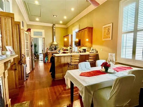 $2,900 | 915 Arabella Street, New Orleans, LA 70115