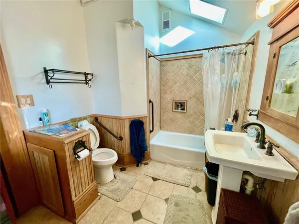 $2,900 | 915 Arabella Street, New Orleans, LA 70115