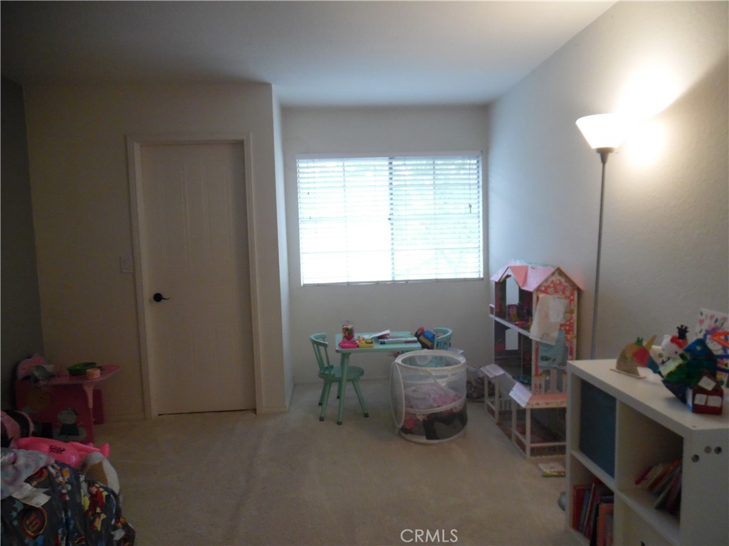 1806 Rory Lane, Unit 9 Simi Valley, CA 93063 - Photo 25 of 28 a livingroom with a window