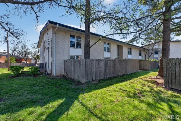 $150,000 | 10469 Briarbend Drive, Unit 7, St. Louis, MO 63146