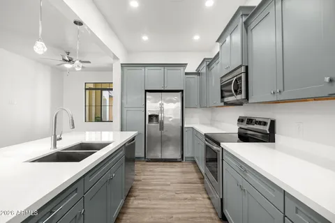 $510,000 | 1500 East Wahalla Lane, Unit E7, Phoenix, AZ 85024