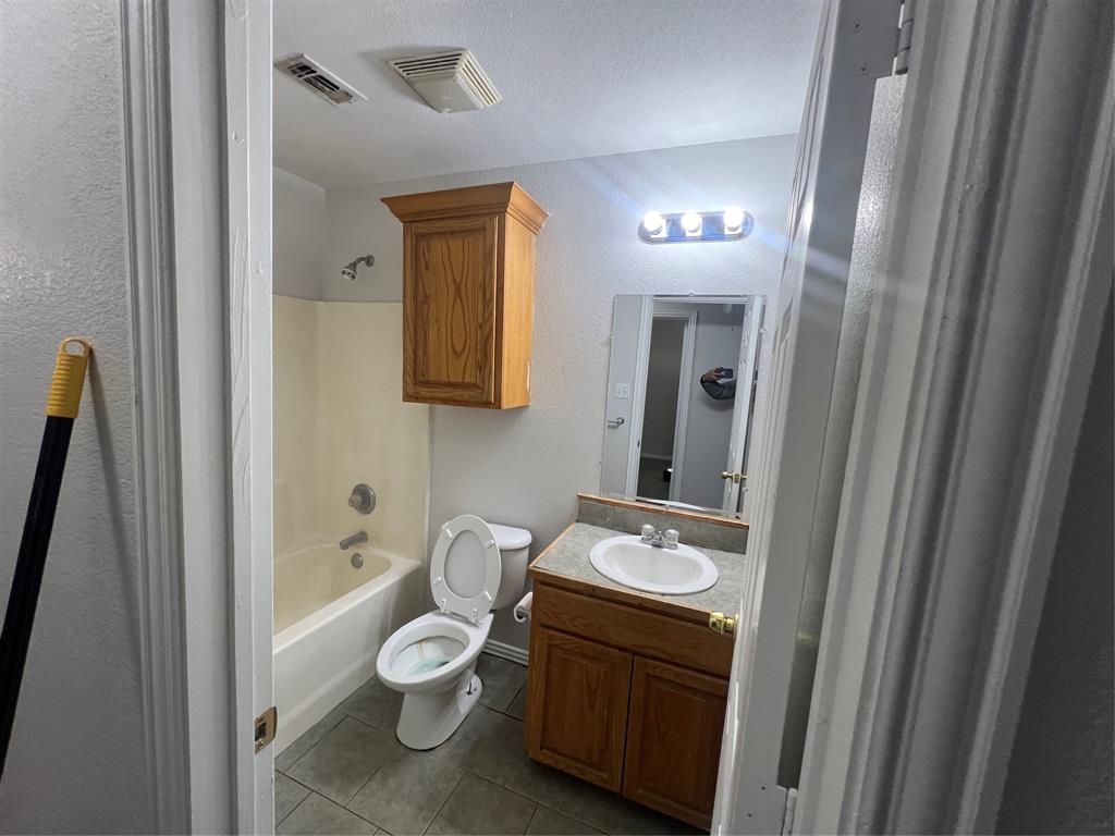 202 Blue Bell Court Weatherford, TX 76088 - Photo 14 of 17 master bathroom