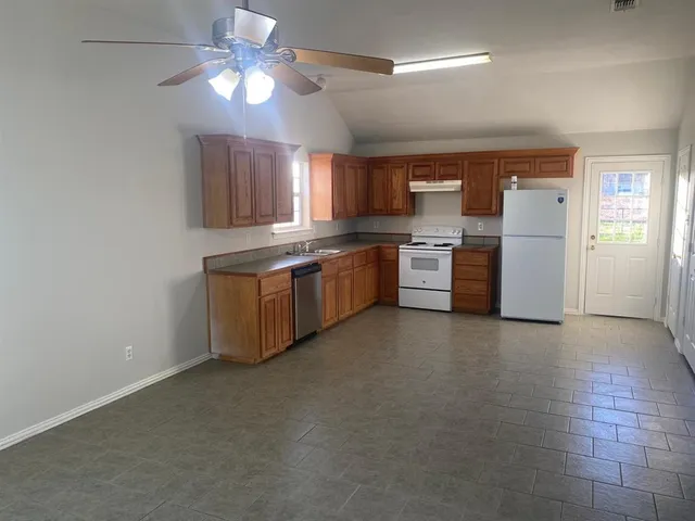 $1,495 | 202 Blue Bell Court, Weatherford, TX 76088