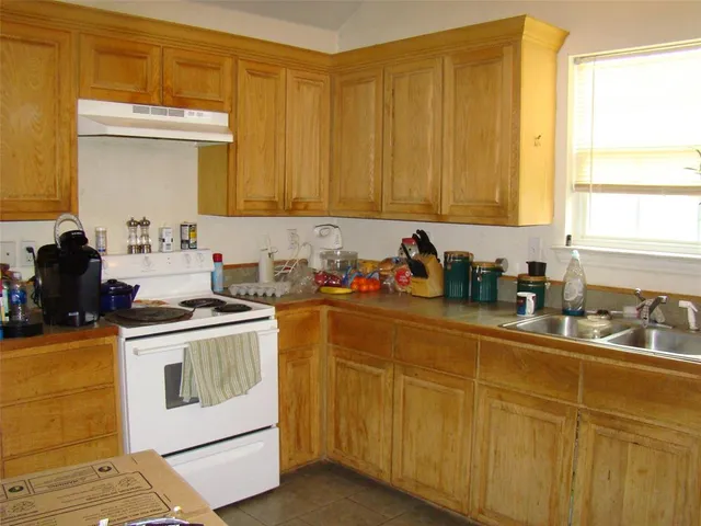 $1,395 | 202 Blue Bell Court, Weatherford, TX 76088