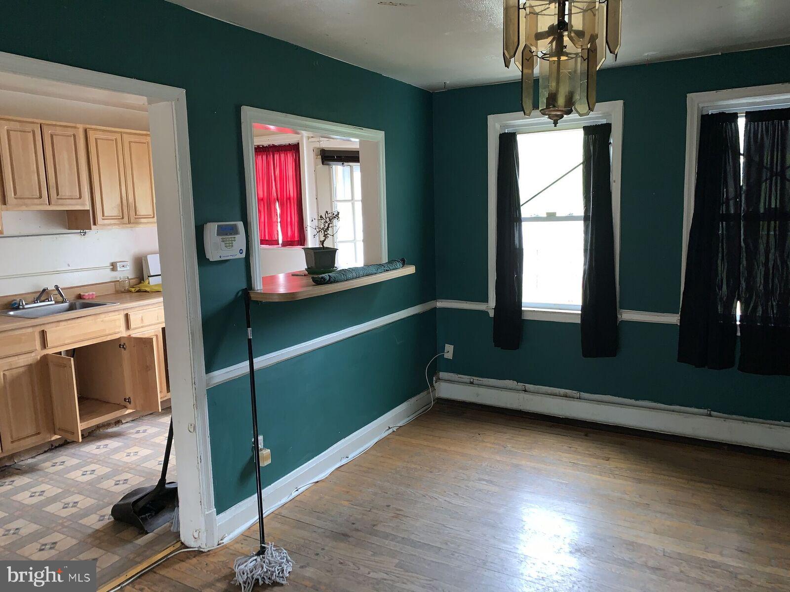 1921 Crestview Road Baltimore, MD 21239 - Photo 7 of 30
