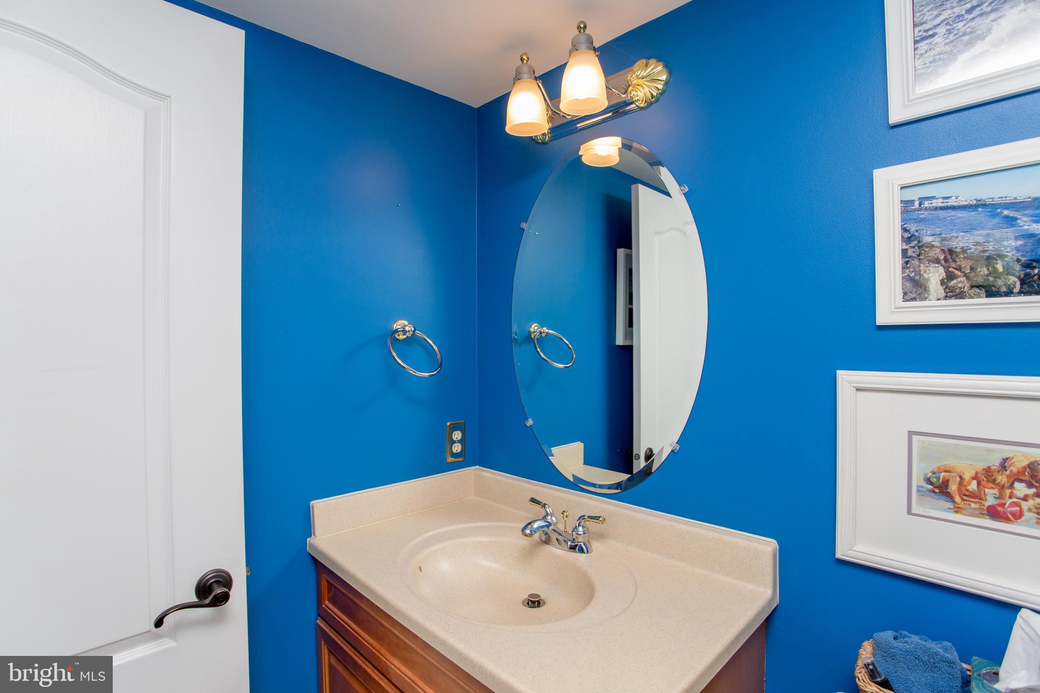 111 Hampton Circle Lansdale, PA 19446 - Photo 11 of 63 First floor powder room